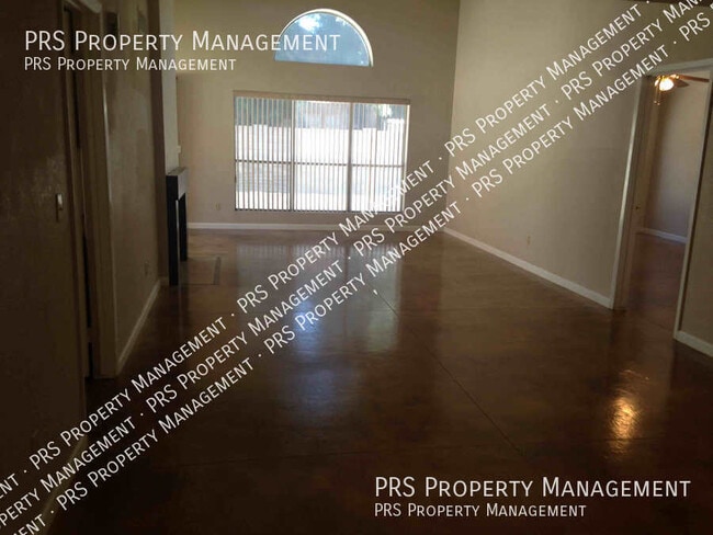 Building Photo - 1623 N Comanche Dr