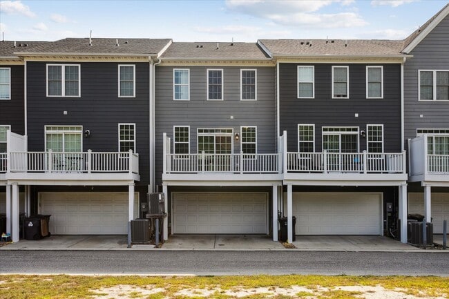 Building Photo - 132 Daybeacon St