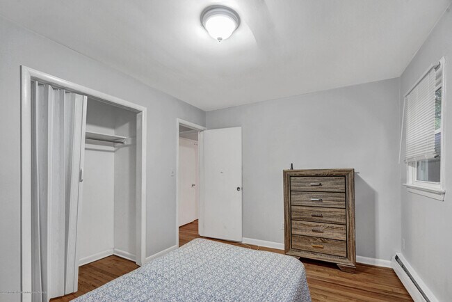 Building Photo - 200 Oakhurst Rd