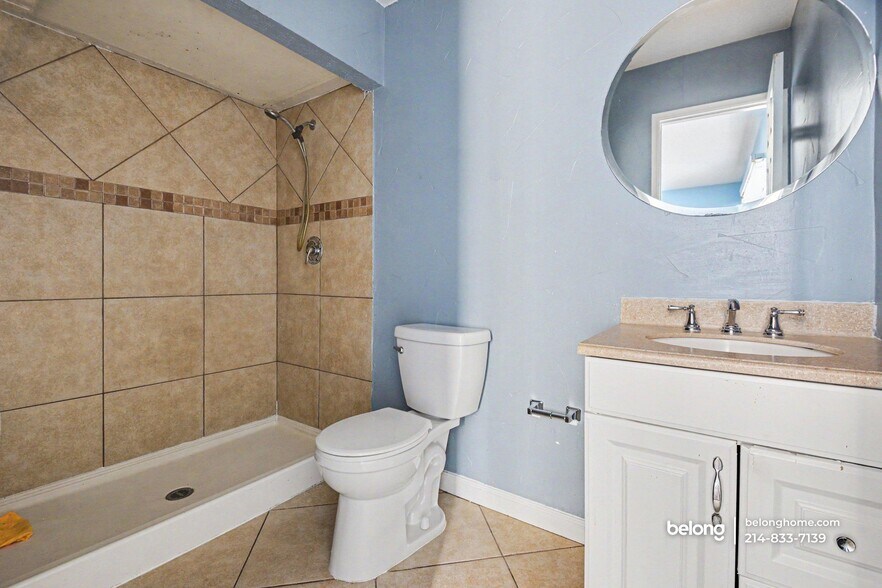 Building Photo - 5710 Briarcrest Dr