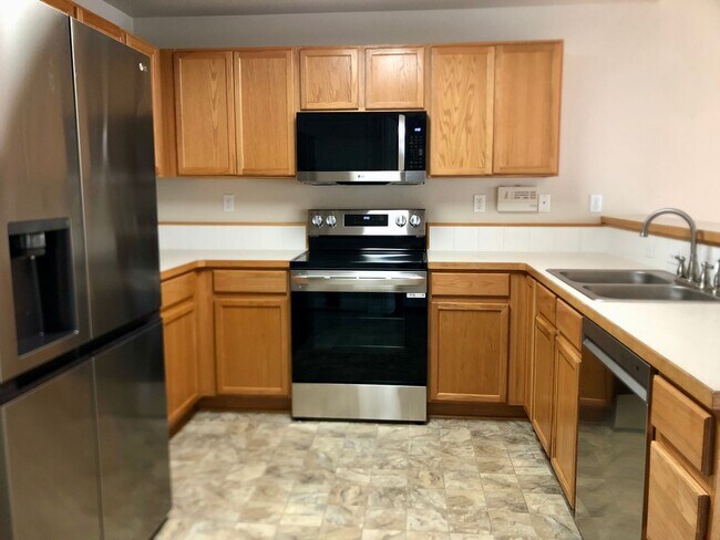 Building Photo - Lake Side Denver Townhome