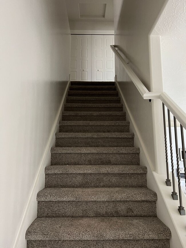 Building Photo - Beautiful newer 3 Bedroom, 2.5 Bathroom townhome, located in Washington!