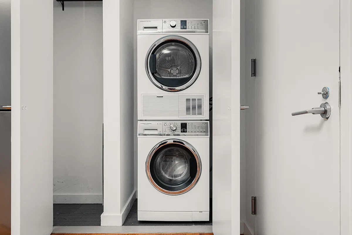 Building Photo - 123 Melrose St