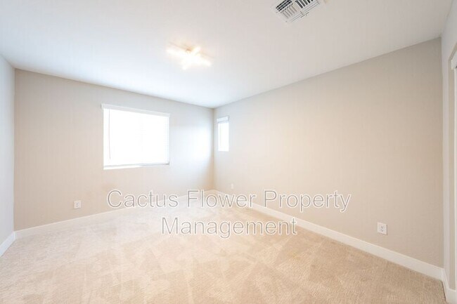 Building Photo - 3130 E Alicia Dr