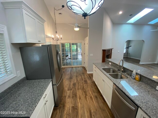 Building Photo - 8 Sand Dollar Dr