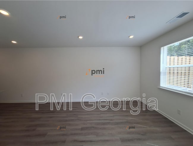 Building Photo - 220 Kenoot Dr