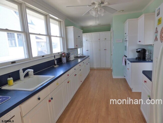Building Photo - 875 Stenton Pl