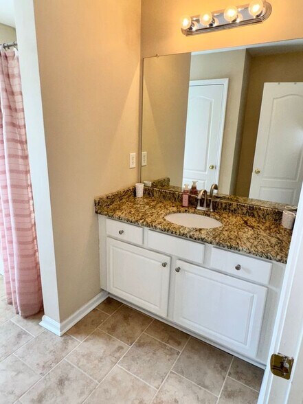 Building Photo - 3582 Lanier Dr