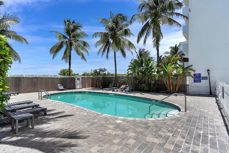 Building Photo - 335 Ocean Dr