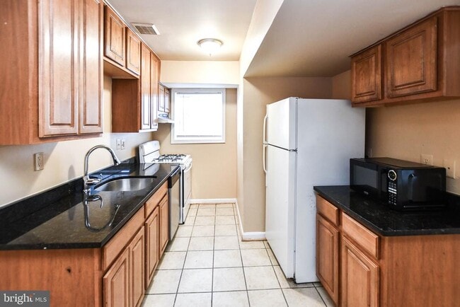 Building Photo - 5005 D St SE