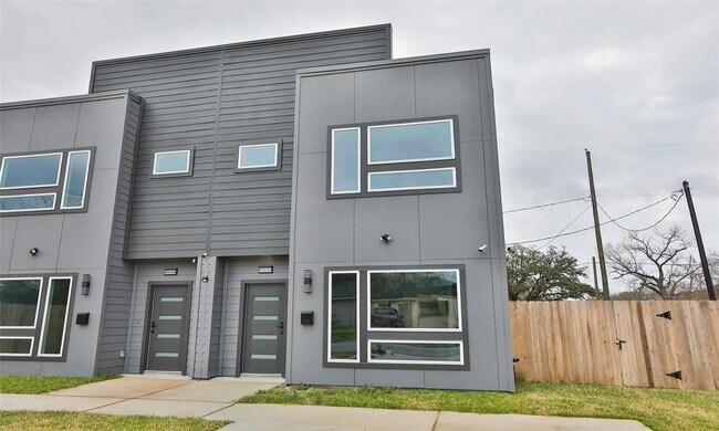 Building Photo - 9315 Ashville Dr