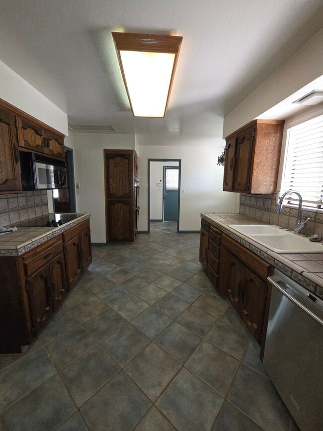 Building Photo - REDUCED!!!