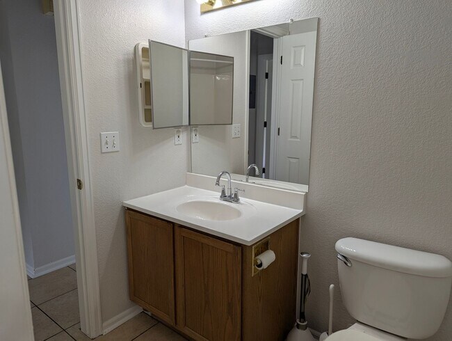 Building Photo - Charming 2BR Condo in Aurora