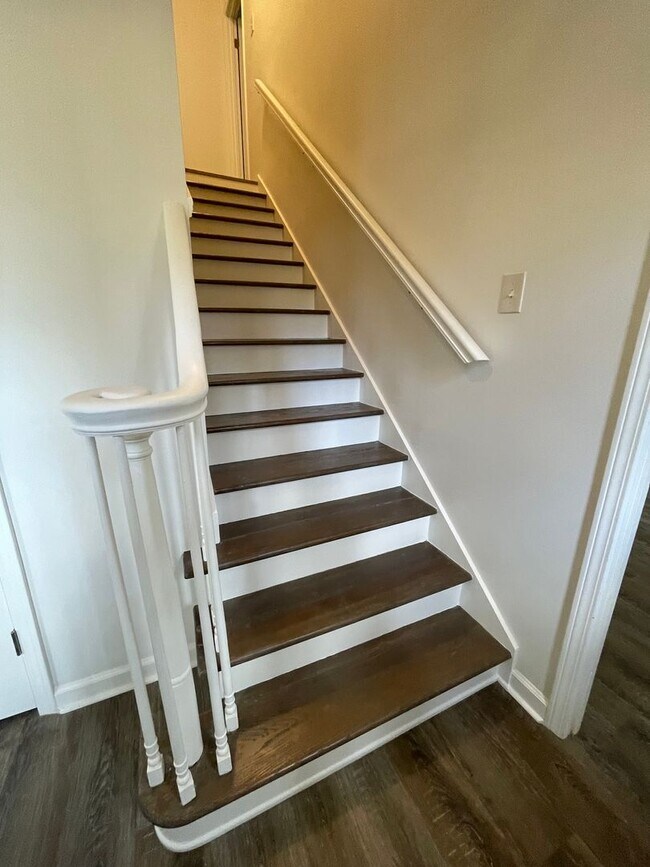 Building Photo - Renovated 3/2.5 House in Chieftain Hills- ...