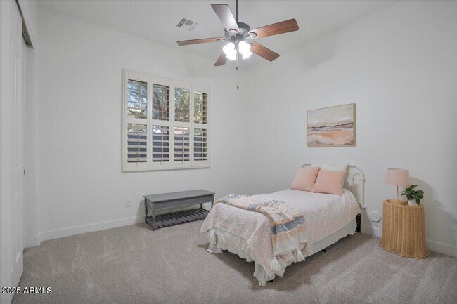 Building Photo - 2025 W Calle Del Sol