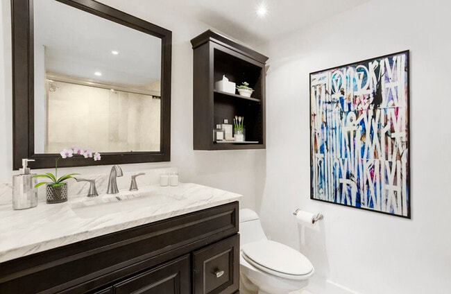 Building Photo - 600 NE 36th St