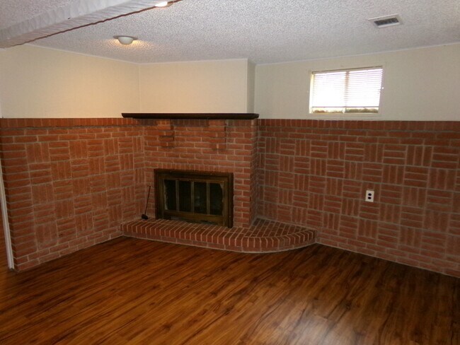 Building Photo - 1132 Ponderosa Dr