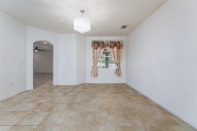Building Photo - 632 Stonebriar Dr