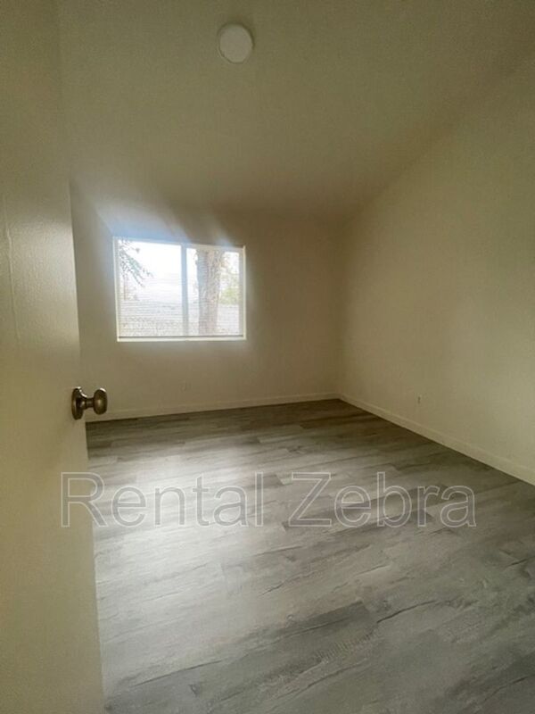 Building Photo - 6702 SE 80th Ave