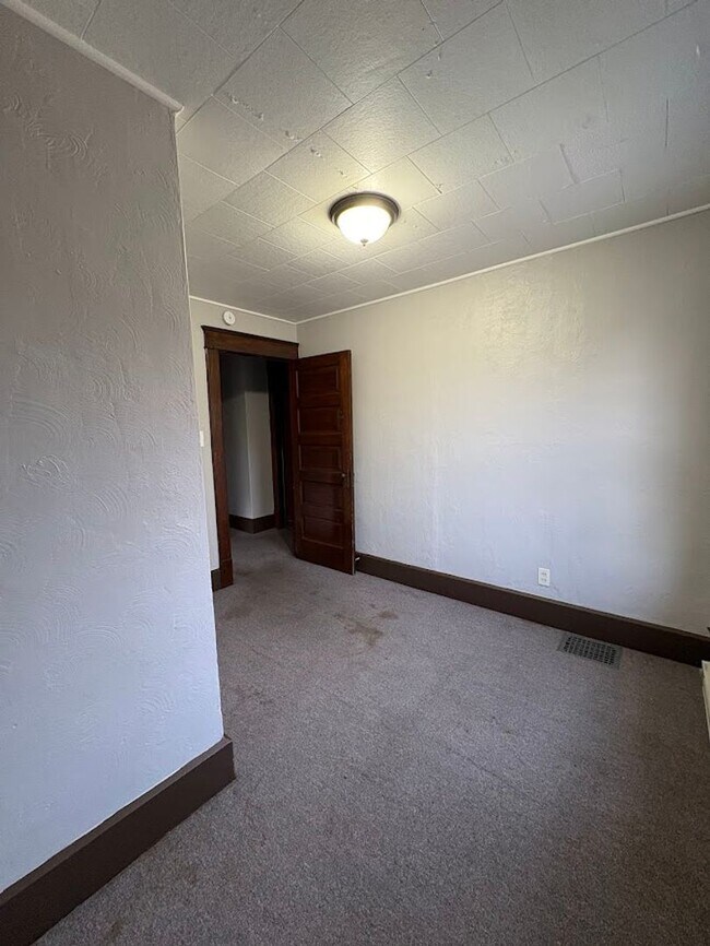 Building Photo - 1411 Spring Ave NE