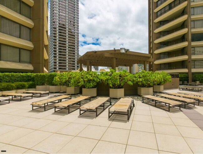 Building Photo - Renovated Fully Furnished 1 Bedroom at Discovery Bay