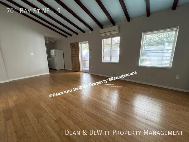 Building Photo - 701 Bay St NE