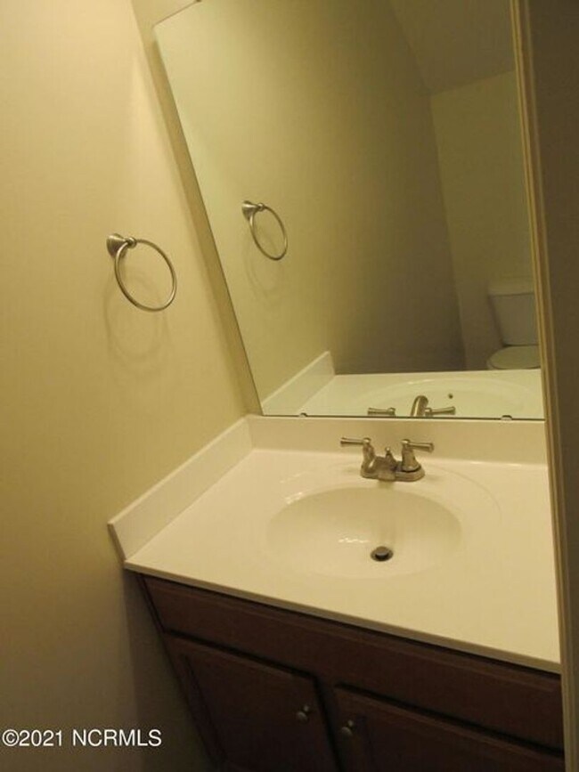 Building Photo - 2 BR 1.5 BA In Boyington Place