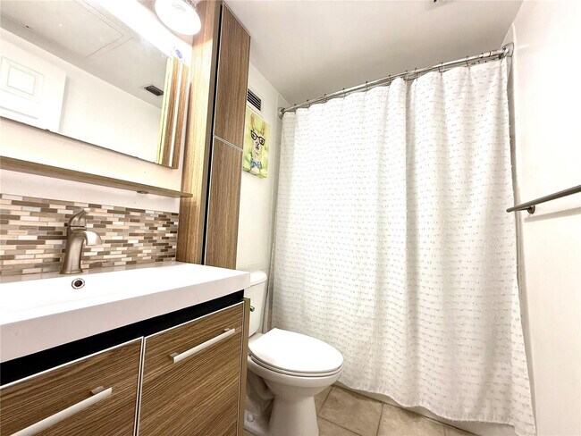 Building Photo - 2501 S Ocean Dr