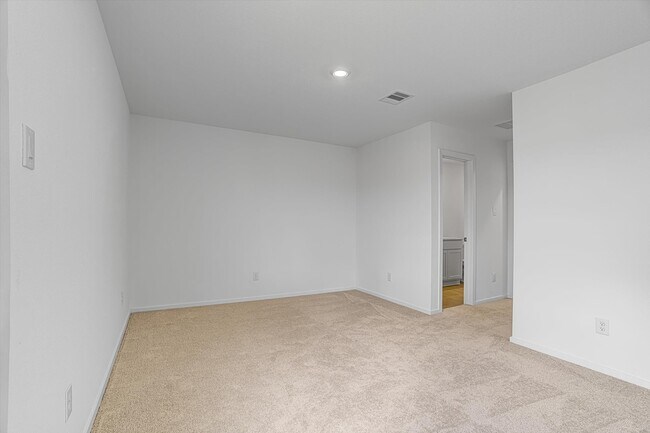 Building Photo - 390 LUCIA Way