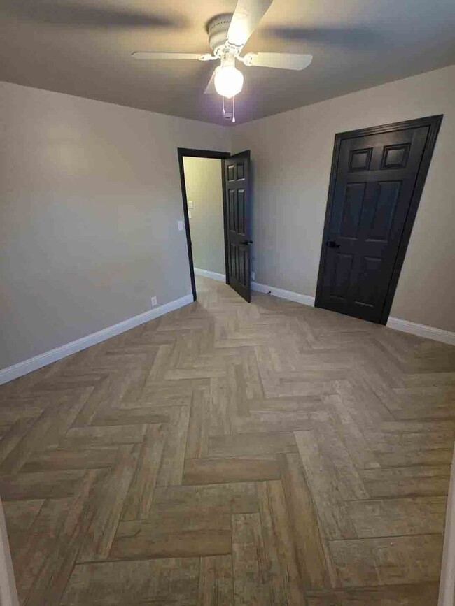 Building Photo - Fully Upgraded 2 Bed 1 Bath