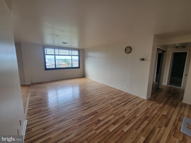 Building Photo - 3450 Toledo Terrace