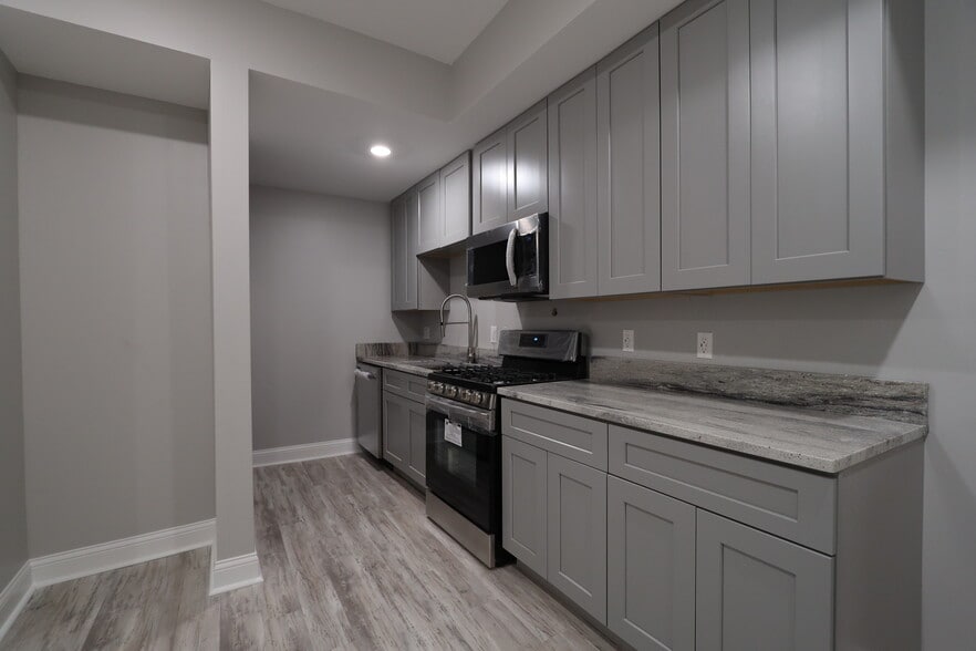 Open floor plan - 507 E Mulberry St