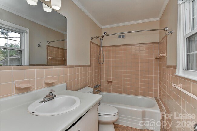 Building Photo - 420 Seneca Pl