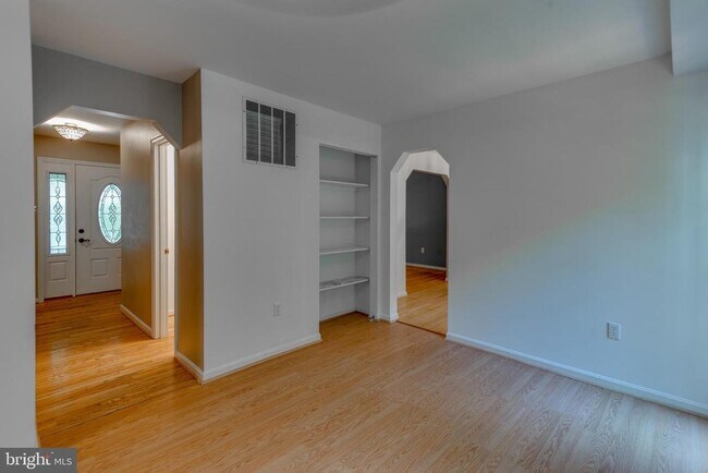 Building Photo - 8413 Manor View Rd