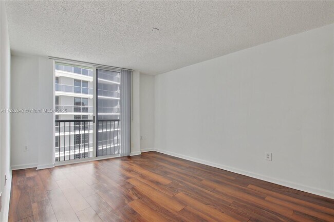 Building Photo - 1756 N Bayshore Dr