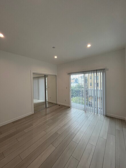 Building Photo - 246 N Dillon St