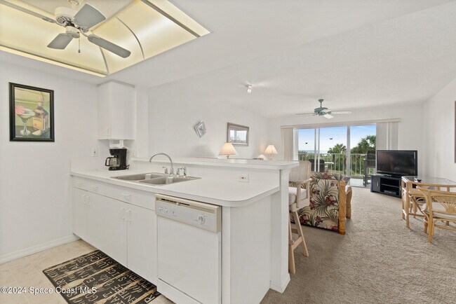 Building Photo - 8700 Ridgewood Ave