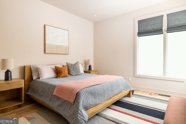 Building Photo - 1190 Mado Lp