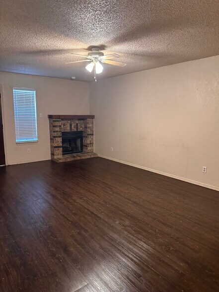 Building Photo - 623 Wolftrap Dr