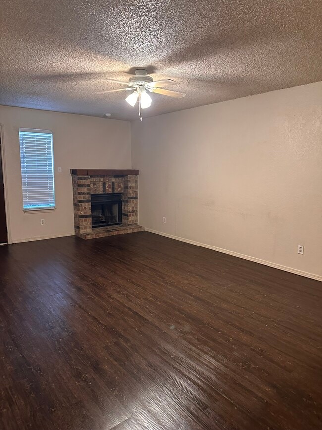 Building Photo - 623 Wolftrap Dr