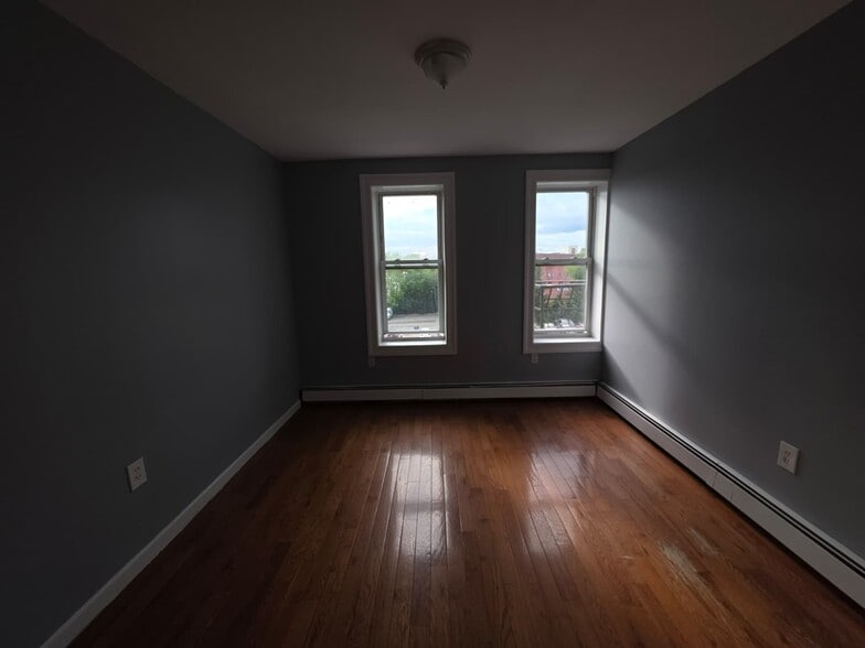 Building Photo - 554 Avenue C