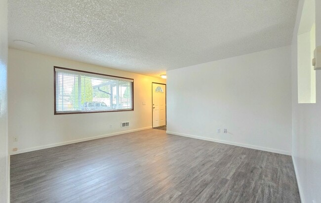 Building Photo - 4 Bedroom Home in North Marysville  - Pet Friendly!