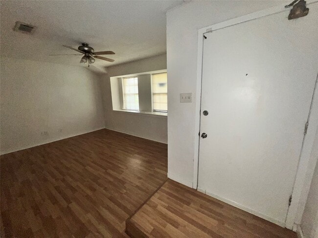 Building Photo - 9157 White Oak Dr