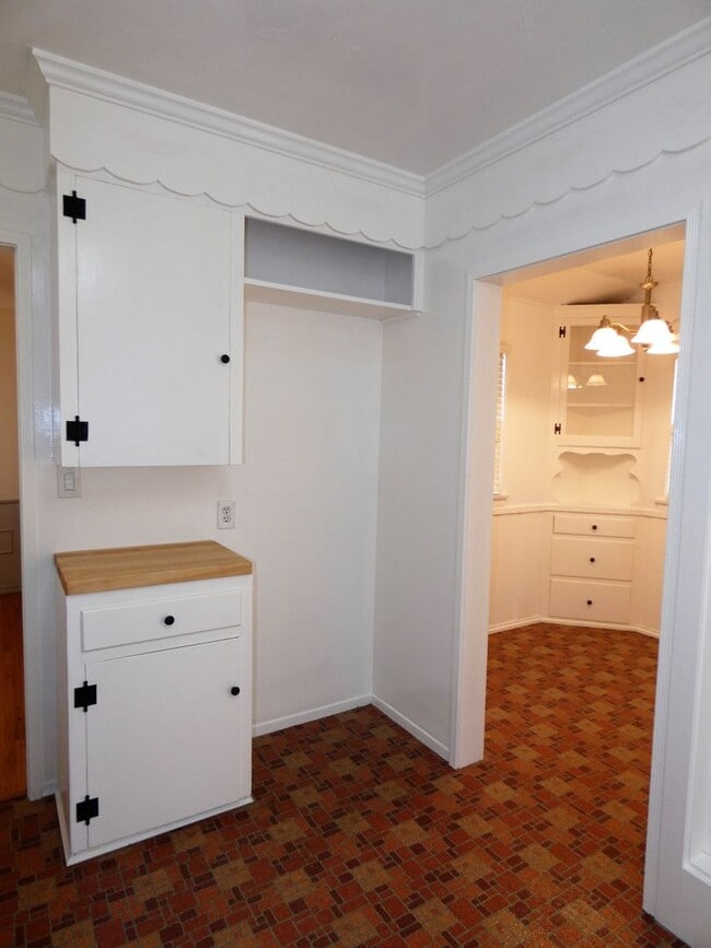 Building Photo - *Available NOW in Whittier!*