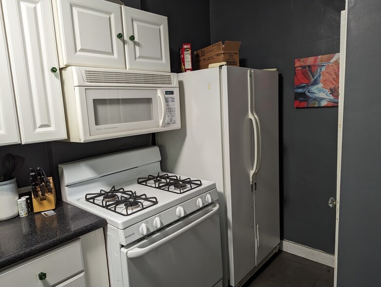 Kitchen - 5535 Centre Ave