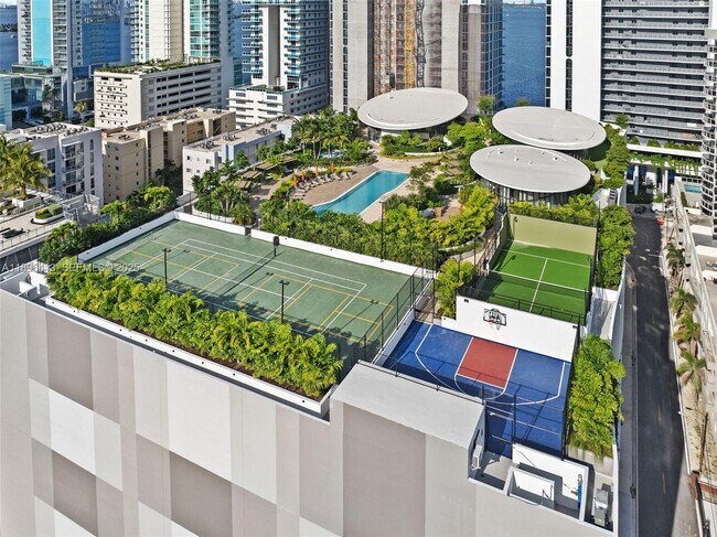 Building Photo - 700 NE 24th St