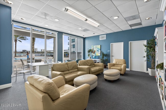 Building Photo - 241 Riverside Dr