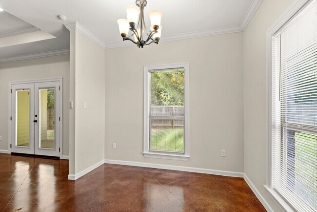 Building Photo - 3 BDR / 2 BATH Home  MOVE IN SPECIAL