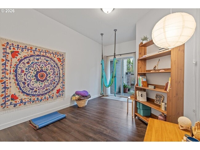 Building Photo - Spacious 3 Bedroom Townhome with Stainless Steel Appliances, Attached Garage & Open Layout