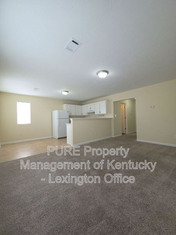 Building Photo - 291 Grinder Ct